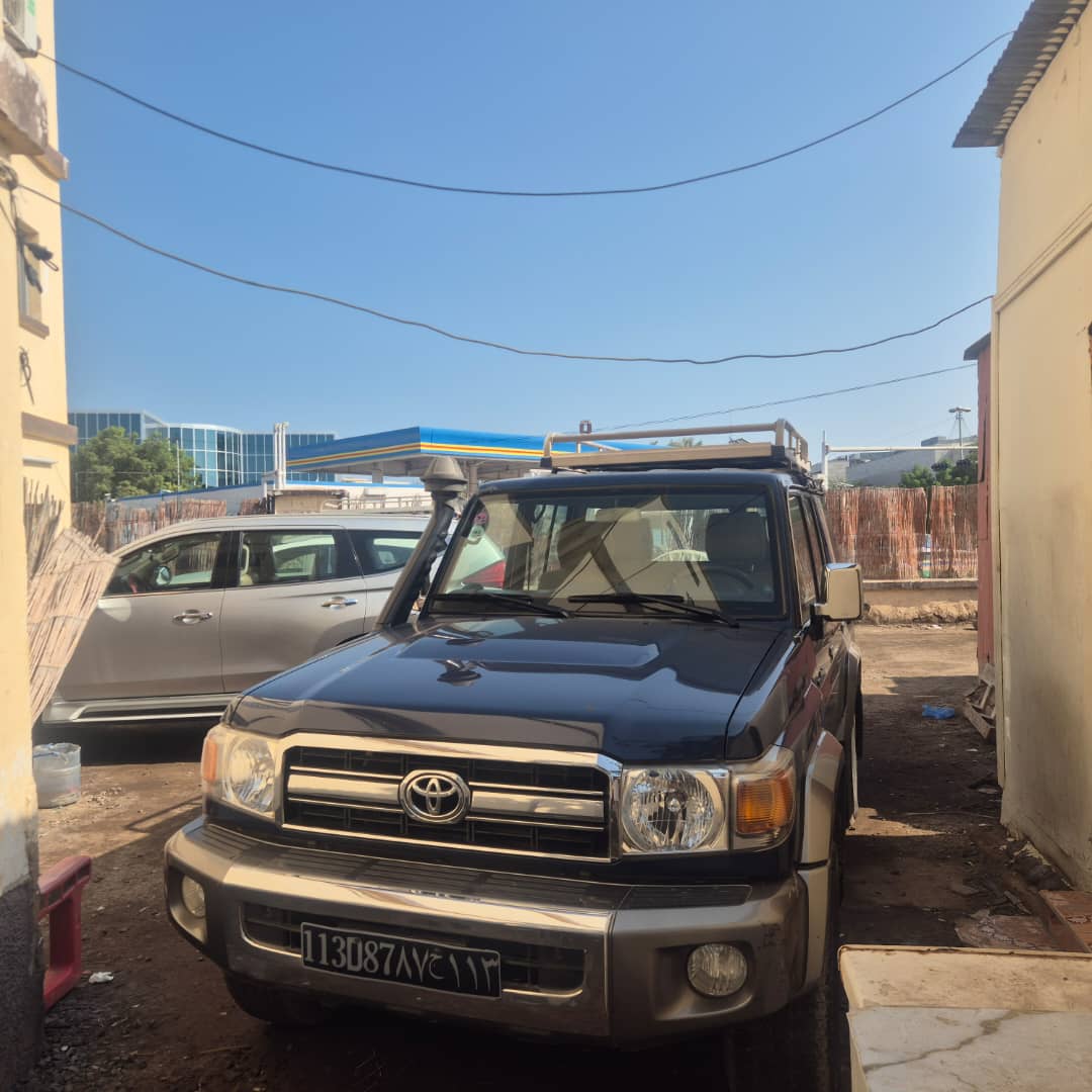 Toyota Land Cruiser, diesel, boîte automatique, excellent état, 1ère main