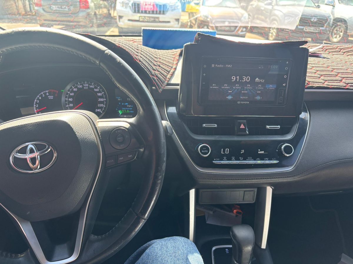 4 voitures à vendre - Toyota Corolla Cross 2023, Hyundai Santa Fe 2016, HYUNDAI CRETA 2023 & Toyota Prado 2021