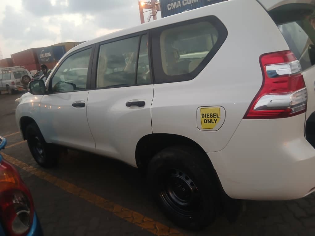 4 VOITURES A VENDRE, Toyota Corolla Cross 2023, Hyundai Santa Fe 2016, Toyota Land Cruiser Prado 2018 et Toyota Fortuner 2019 à vendre