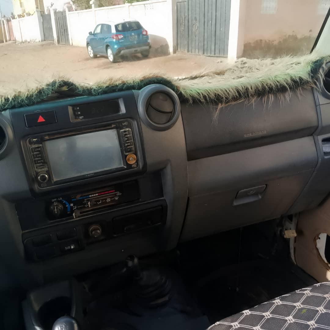 TOYOTA HILUX 2018 AUTOMATIQUE, & LANDCRUISER PRADO 2021 & TOYOTA HARDTOP 2014 excellent état