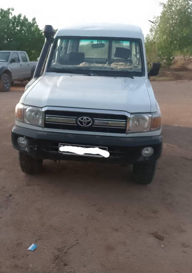 TOYOTA HILUX 2018 AUTOMATIQUE, & LANDCRUISER PRADO 2021 & TOYOTA HARDTOP 2014 excellent état