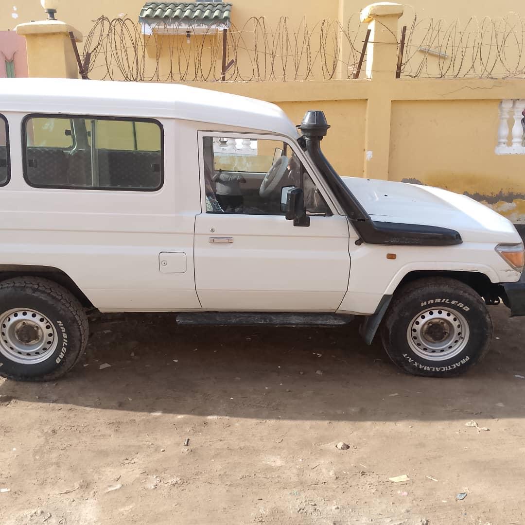 TOYOTA HILUX 2018 AUTOMATIQUE, & LANDCRUISER PRADO 2021 & TOYOTA HARDTOP 2014 excellent état