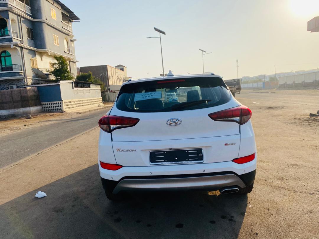 Hyundai Tucson 2017, 1.7 Diesel, automatique, blanc, 17 889 km, excellent état