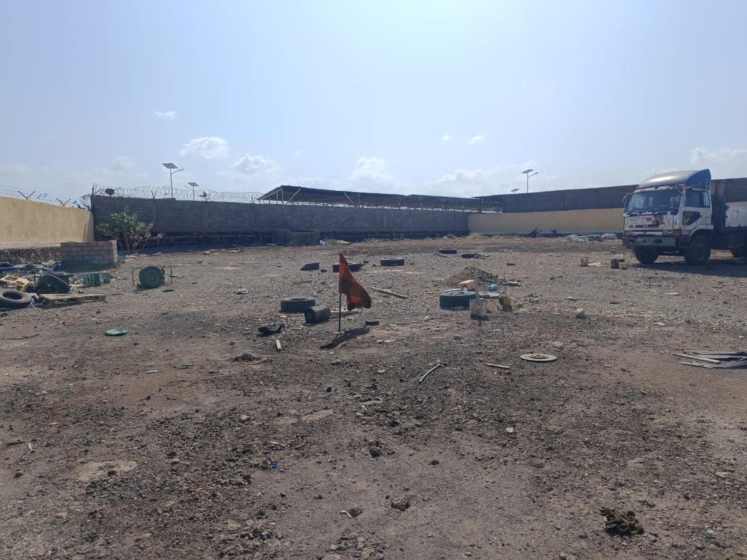 Terrain clôturé de 7 464 m² avec Hangar de 720 m² à PK13, proche de Proxy Gaz