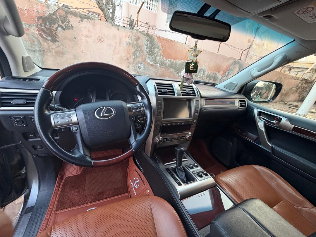 Lexus GX460 Luxe, 38 000 km, automatique, climatisé, caméra de recul, excellent état - Djibouti