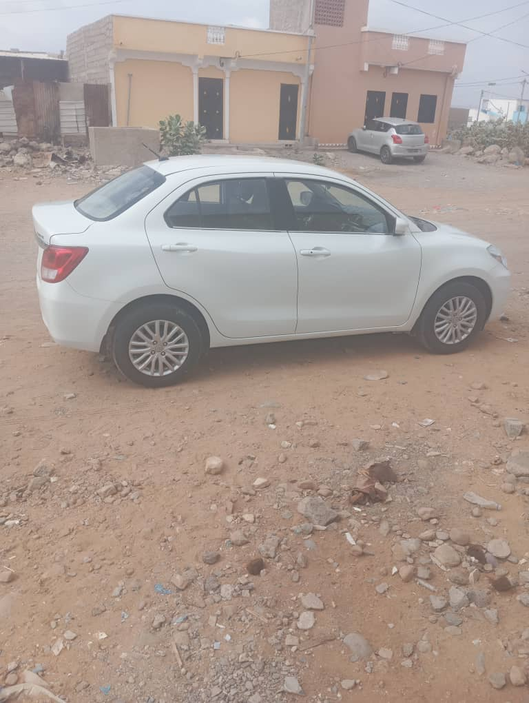 Suzuki Dzire 2024, essence, automatique, confortable et économique