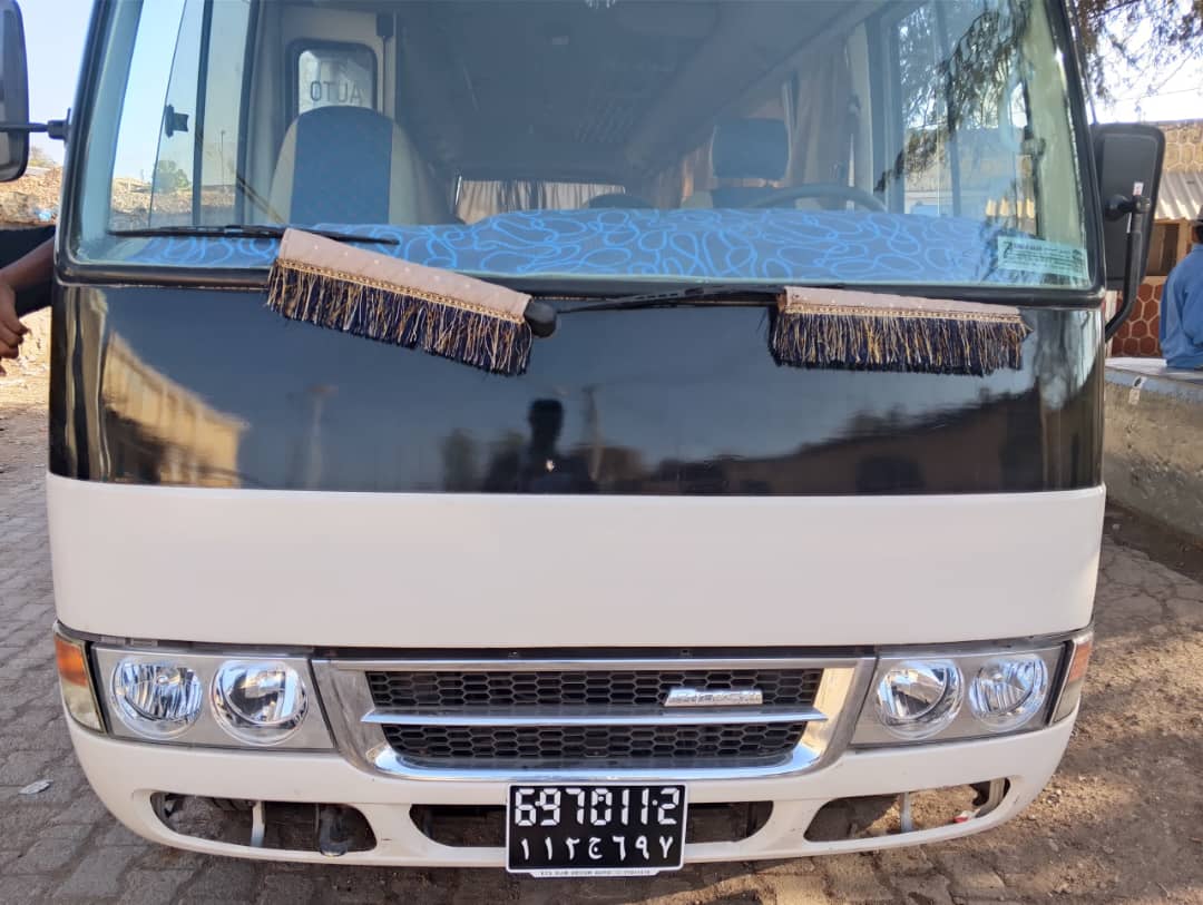 Deux bus Mitsubishi rosa 35 places neufs à vendre