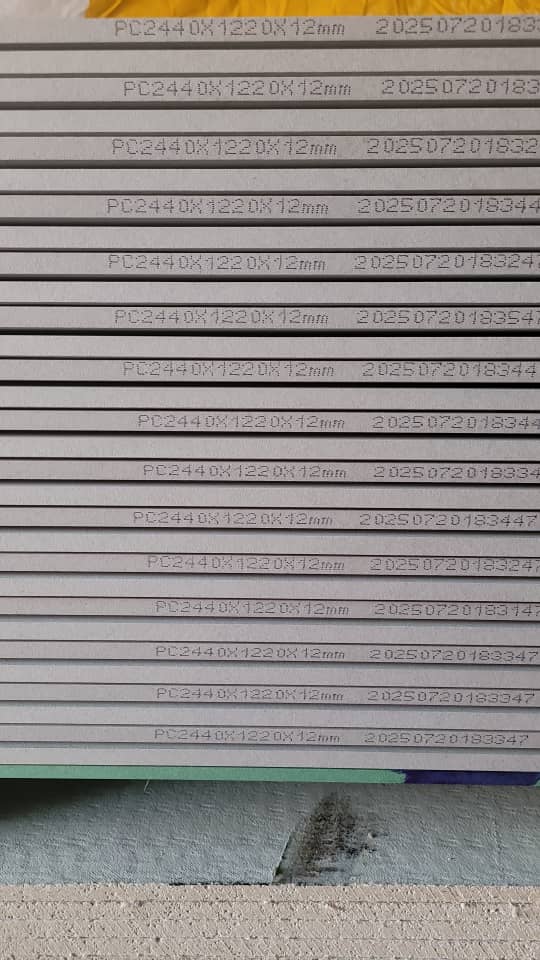 Panneau Gypsum board 1200x2400 mm épaisseur 12 mm