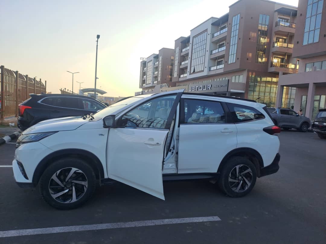 Toyota Rush 2021 essence automatique en bon état