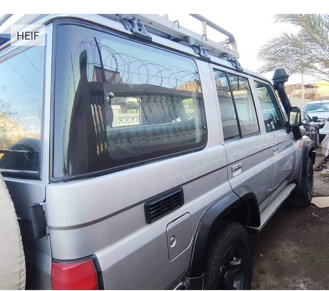 A vendre Toyota LC76 Hard Top en parfait