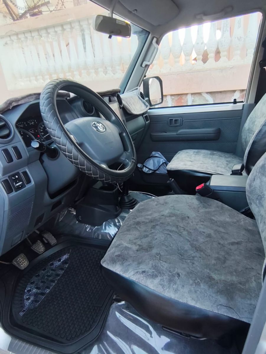 A vendre Toyota LC76 Hard Top en parfait