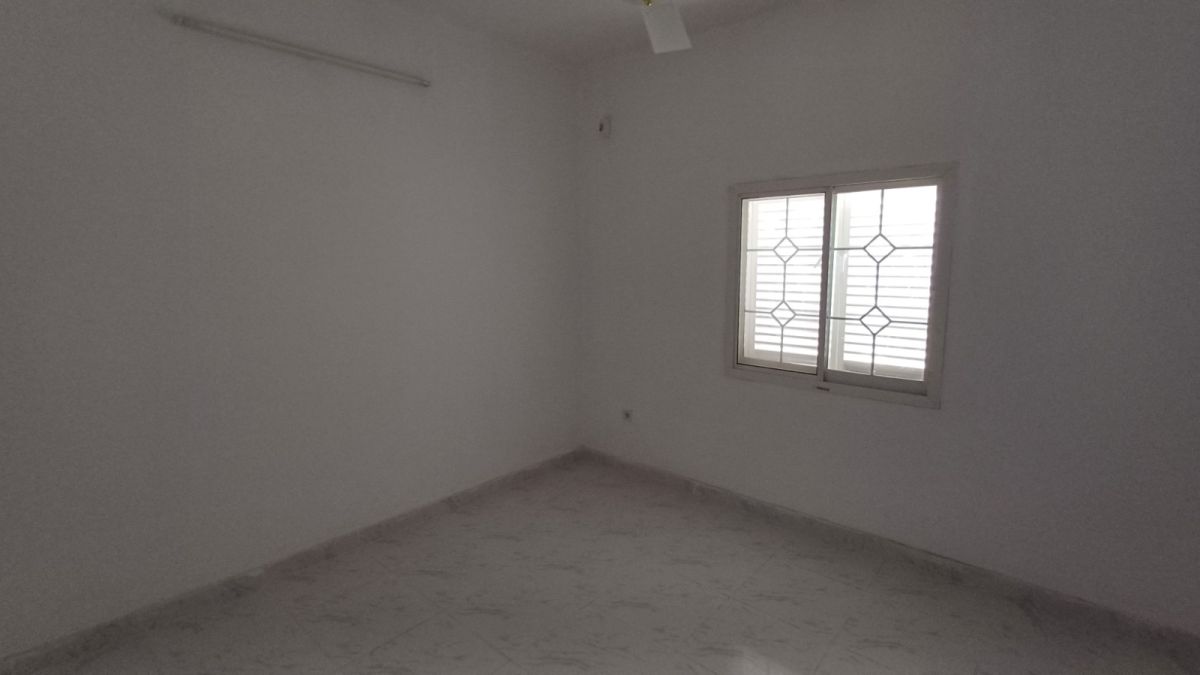 Local commercial 40 m² et appartement F3 à Gabode 2