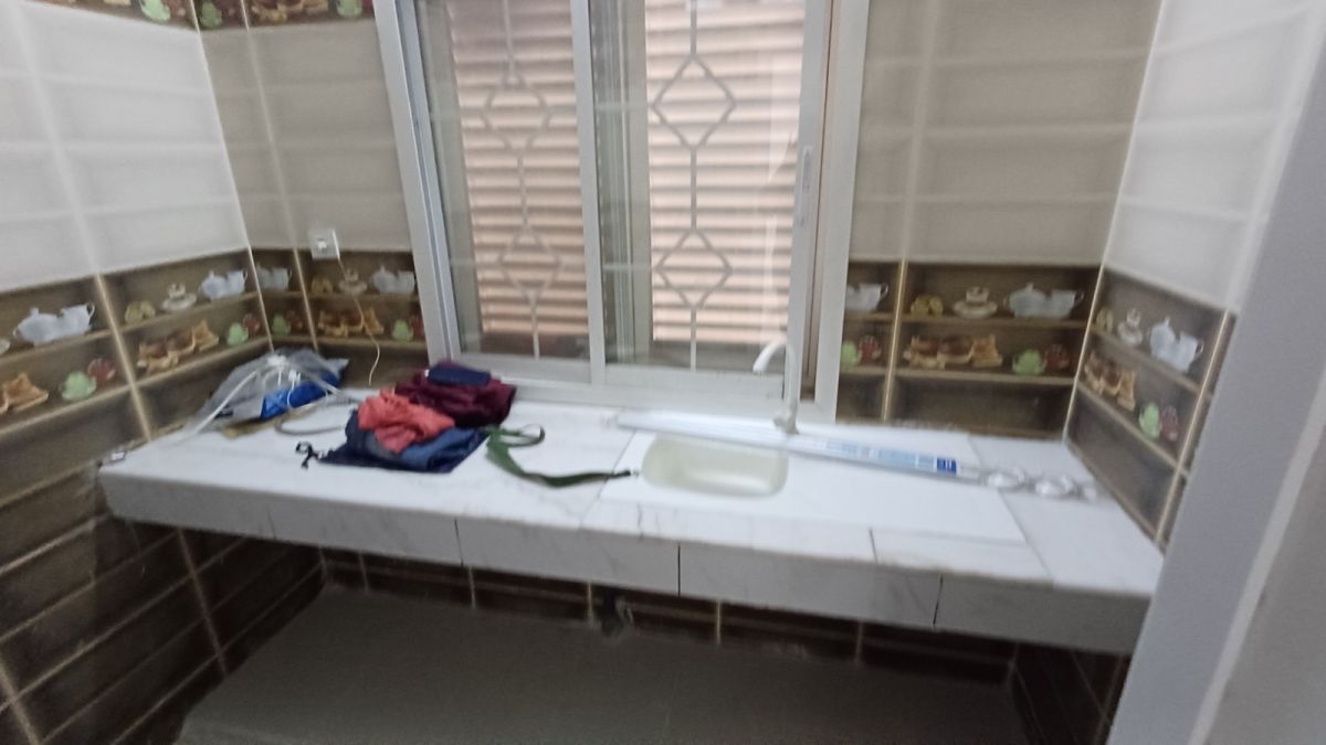 Local commercial 40 m² et appartement F3 à Gabode 2