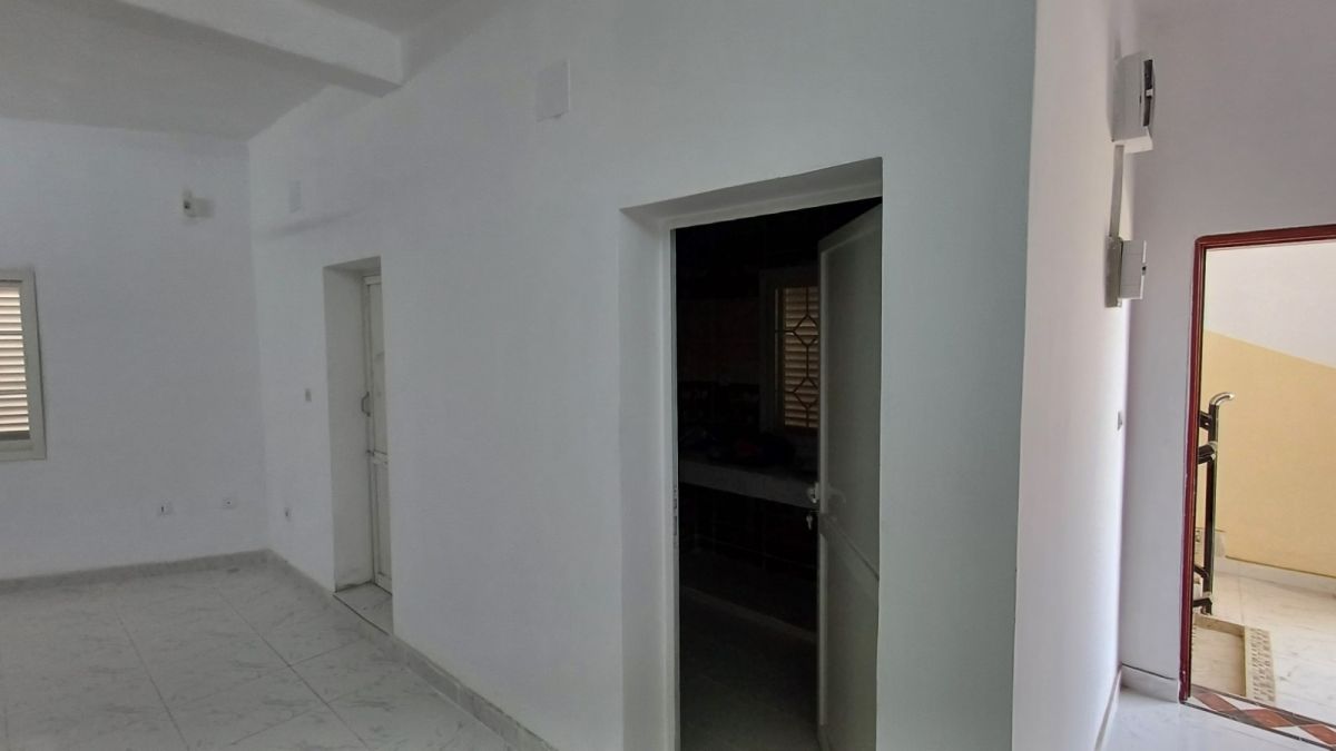 Local commercial 40 m² et appartement F3 à Gabode 2