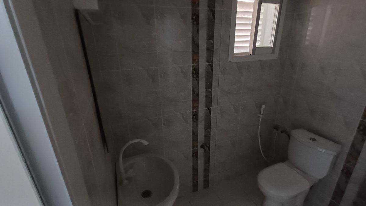 Local commercial 40 m² et appartement F3 à Gabode 2