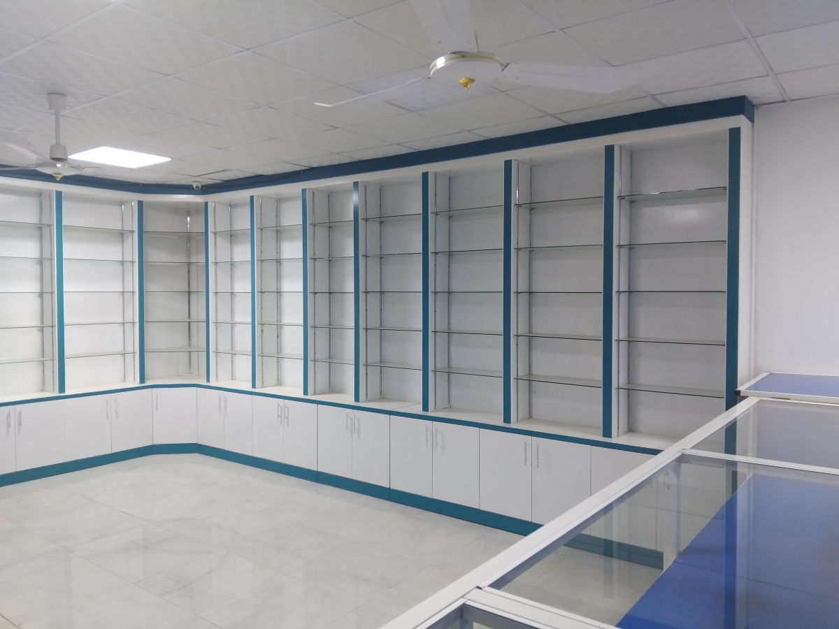 Local commercial spacieux avec bureau à louer à Nelson Mandela en face du Lycée Lumières