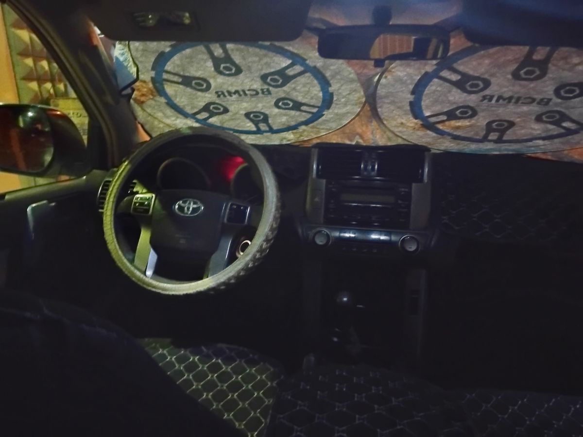 Toyota Prado 2014 diesel, boîte manuelle, très bon état