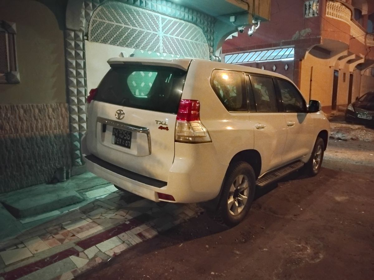 Toyota Prado 2014 diesel, boîte manuelle, très bon état