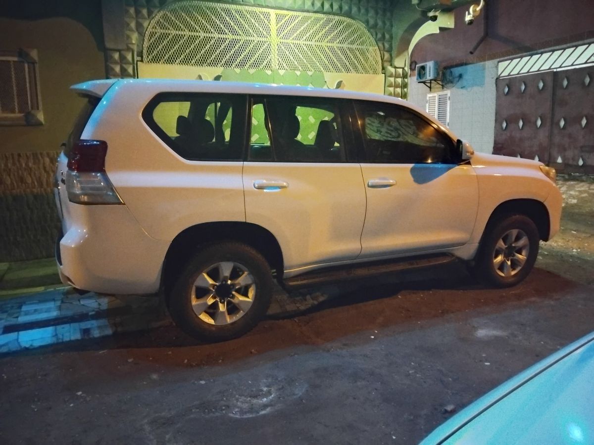 Toyota Prado 2014 diesel, boîte manuelle, très bon état