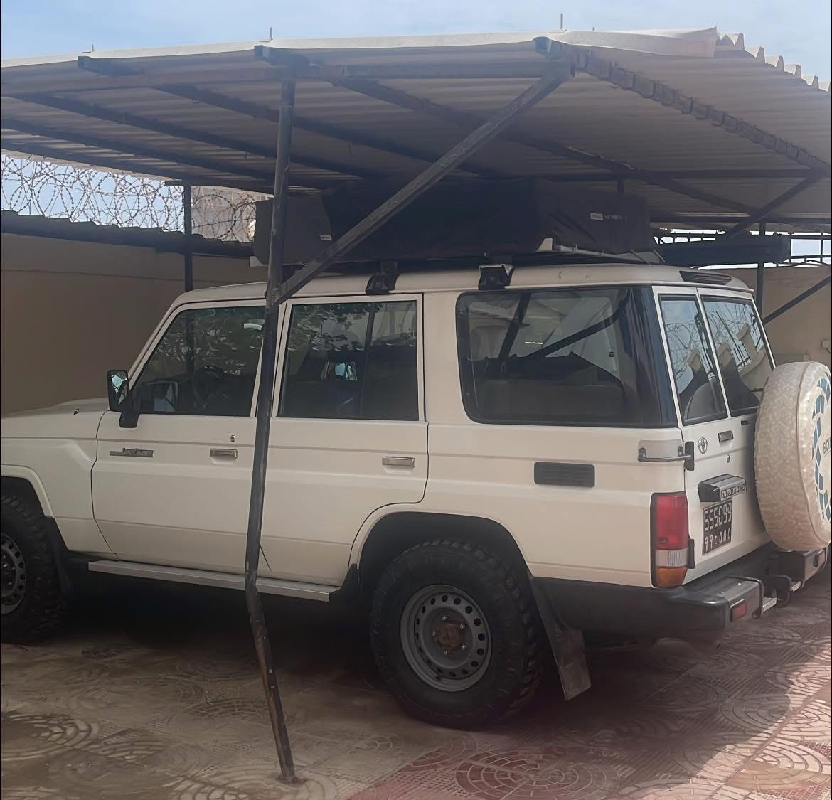 Toyota Land Cruiser HZJ76 2023, faible kilométrage, garantie jusqu\'en 2026
