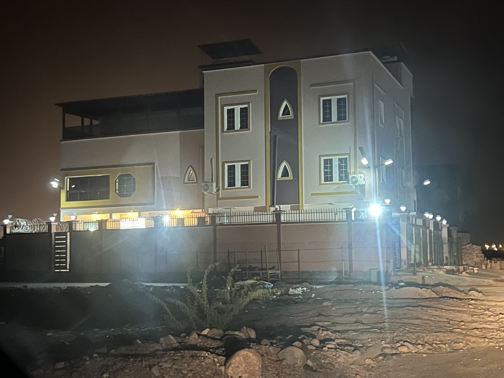 Location immeuble Neuf : 3 Appartements Haut Standing Type F4 à Haramous Sud