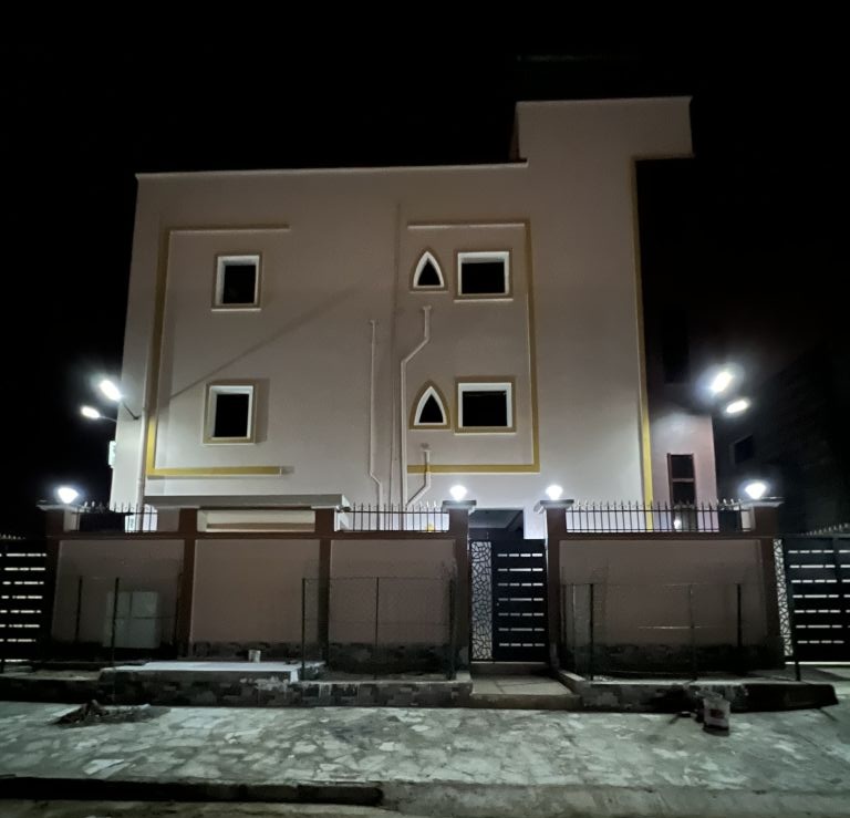 Location immeuble Neuf : 3 Appartements Haut Standing Type F4 à Haramous Sud