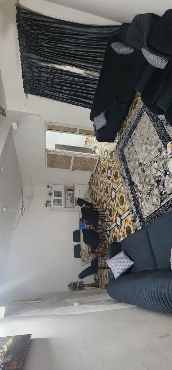 Ensemble de meubles complet, deco, tapis, rideaux etc... en excellent état à vendre