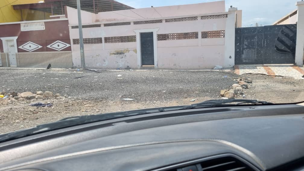 Maison F4 avec garage et emplacement stratégique à Hodan 2