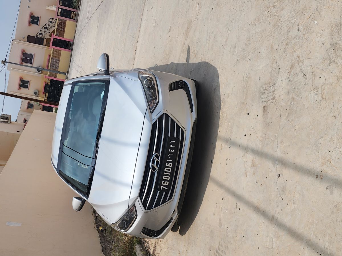 Hyundai Avante 2017, automatique, diesel, très bon état