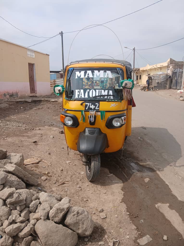 Bajaj en excellent état, prix négociable