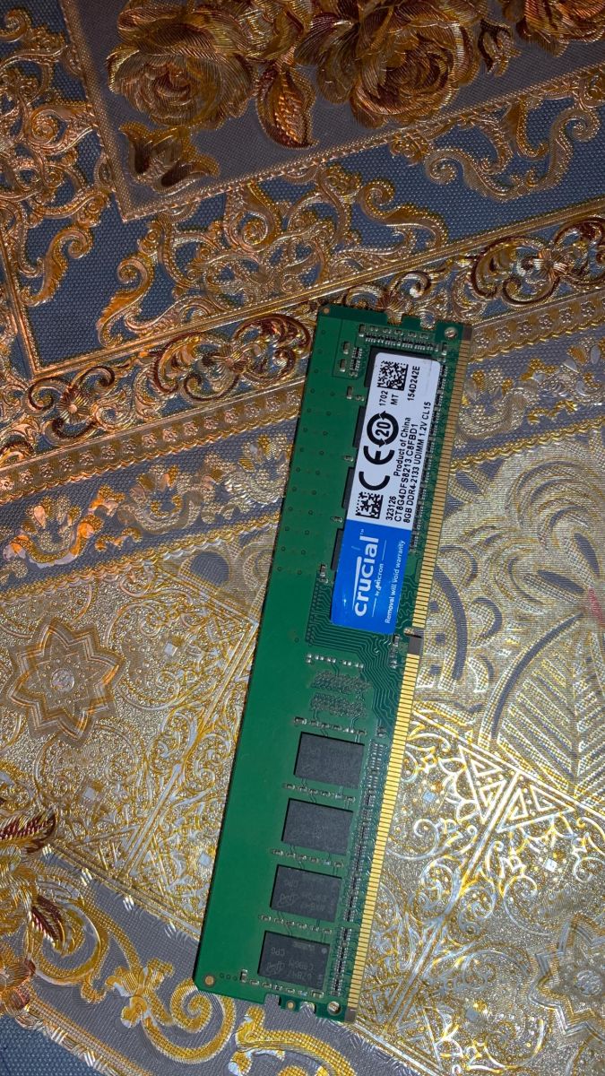 Barrette Crucial 8 Go DDR4 pour PC fixe - Vitesse 2133 MHz