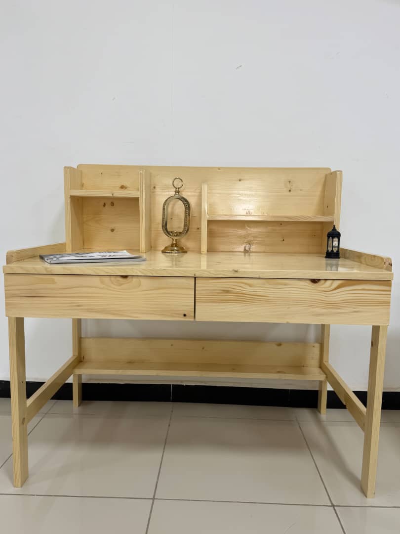 Bureau en bois avec rangement