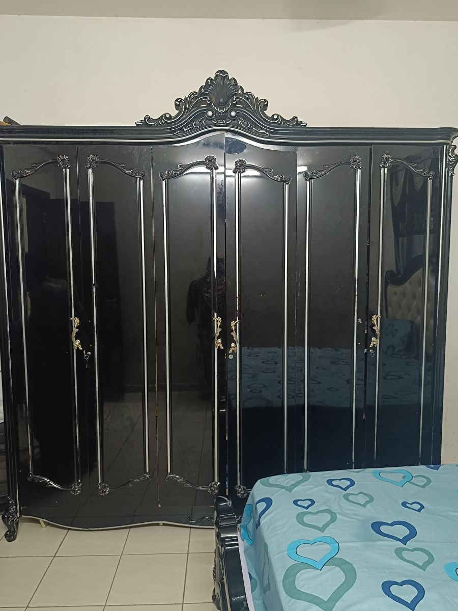 Chambre à coucher en bon état à vendre