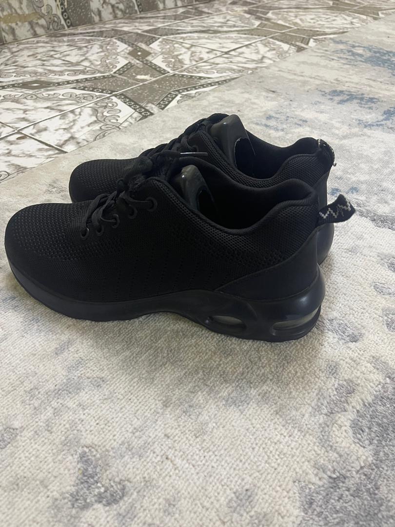 Chaussures de sécurité américaines, taille 42, jamais utilisées