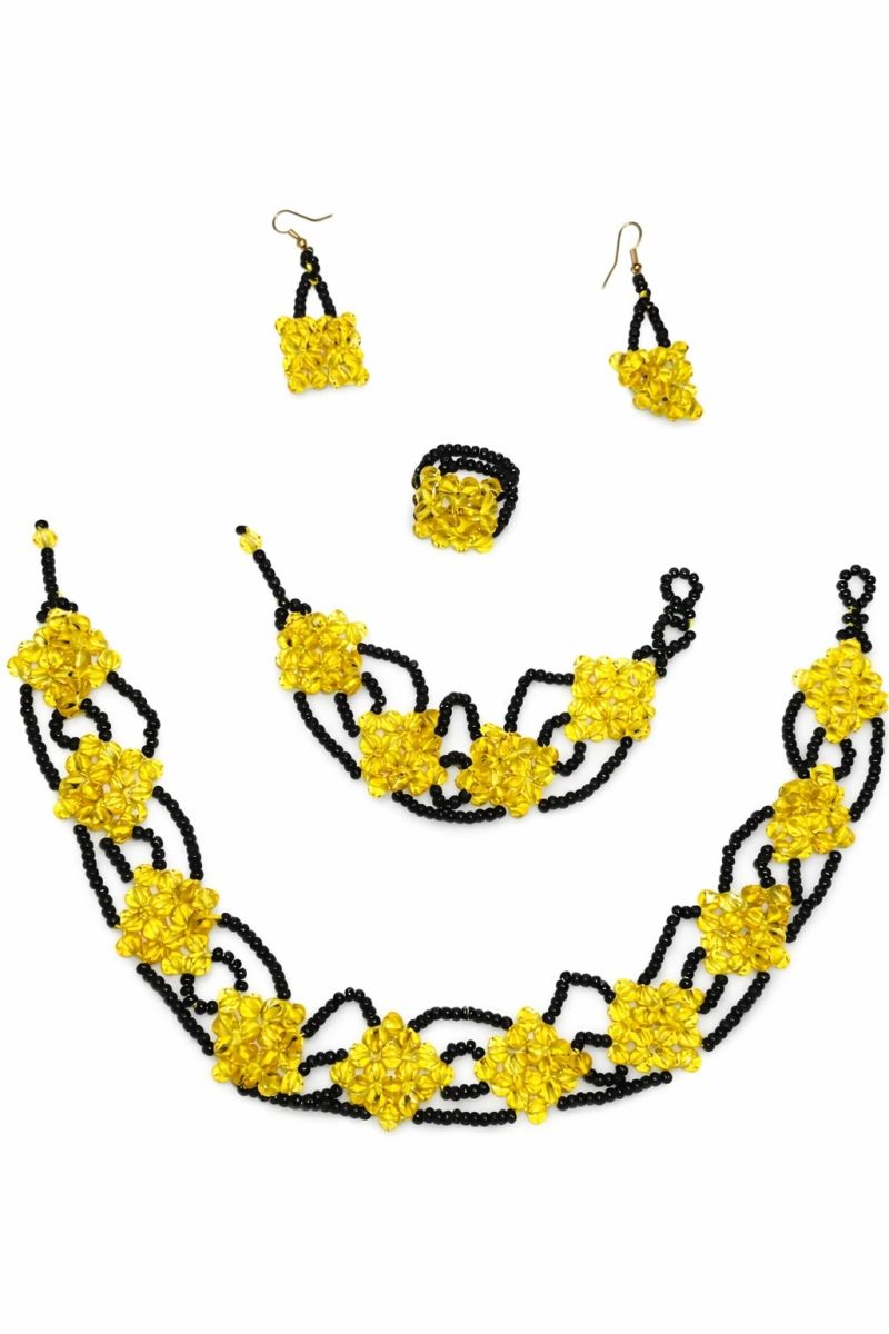 Collier en perles de différents modèles