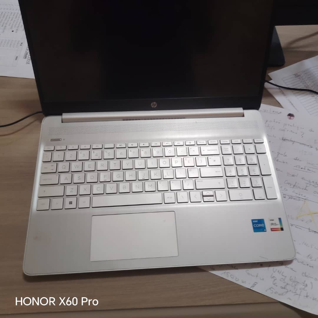 Ordinateur en excellent état, neuf à vendre