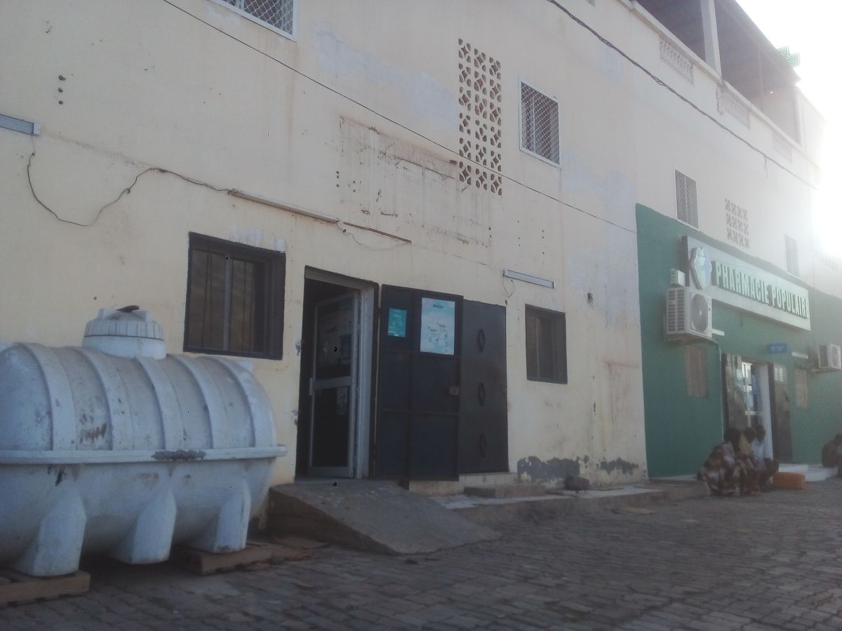 Espace commercial avec parking à louer à Hodan