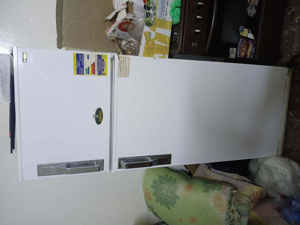 Frigo Kiriazi taille moyenne, peu servi, bon état