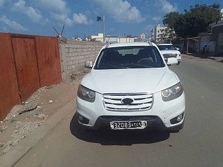 Hyundai Santa Fe 2011, SUV diesel confortable et économique en carburant