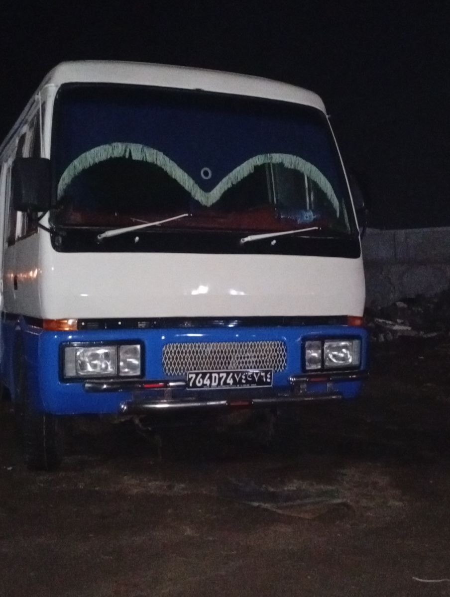 Bus Mitsubishi Rosa en bon état