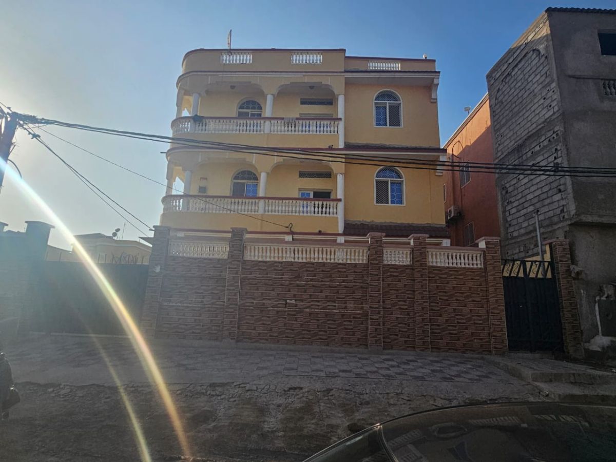 Appartement à louer, Cité Wadajir 2, 2e étage, rénové