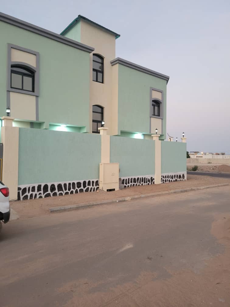 Maison à louer à Haramous, 4 chambres, prix négociable