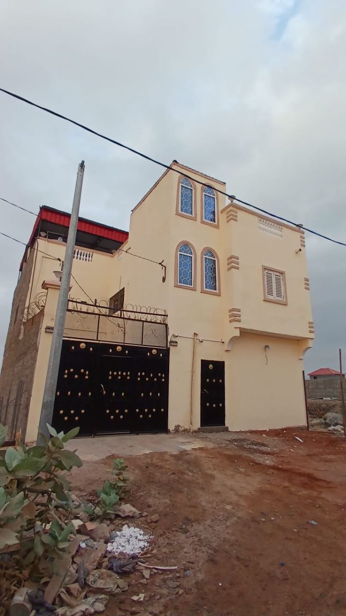 Maison spacieuse avec parking à louer à Barwaqo 2, Phase 2