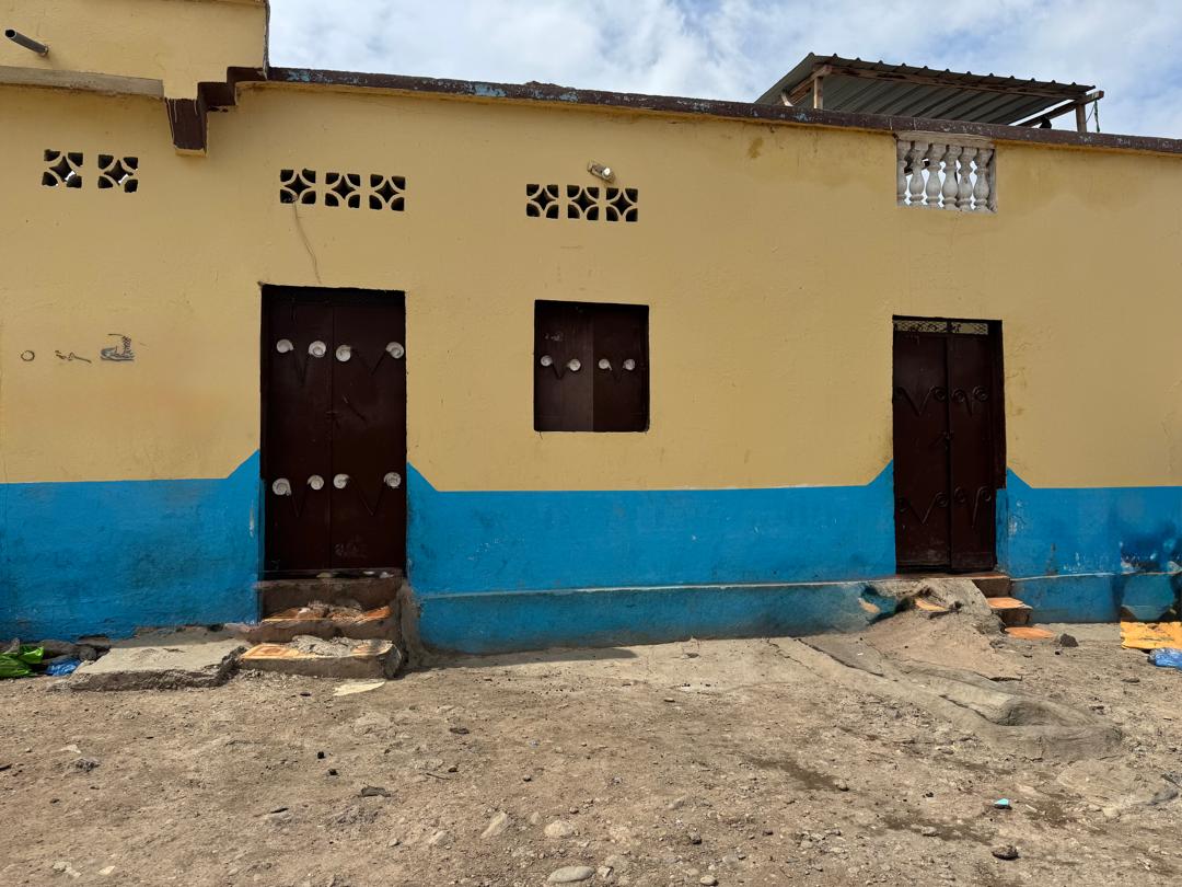 Maison F4 avec titre foncier, proche commodités à en phase de hamdani