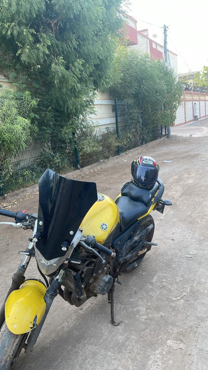 Moto Yamaha 600 cc importée de Dubai en 2013