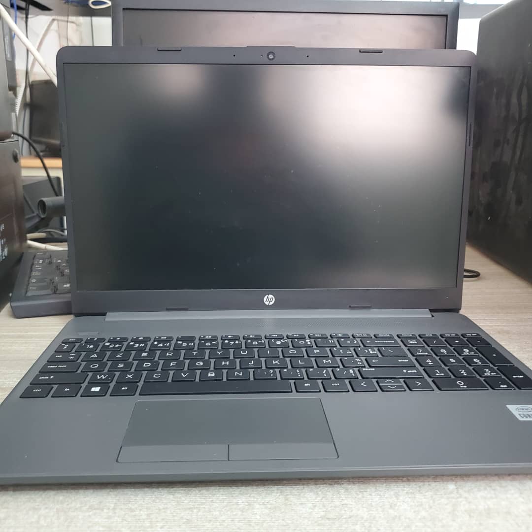 HP Laptop Intel Core i3, 8GB RAM, 1TB HDD - Comme neuf