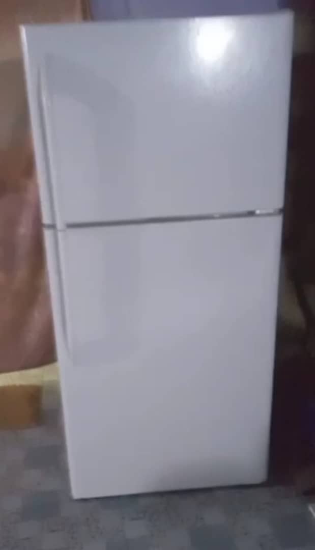 Réfrigérateur presque neuf, très bon état