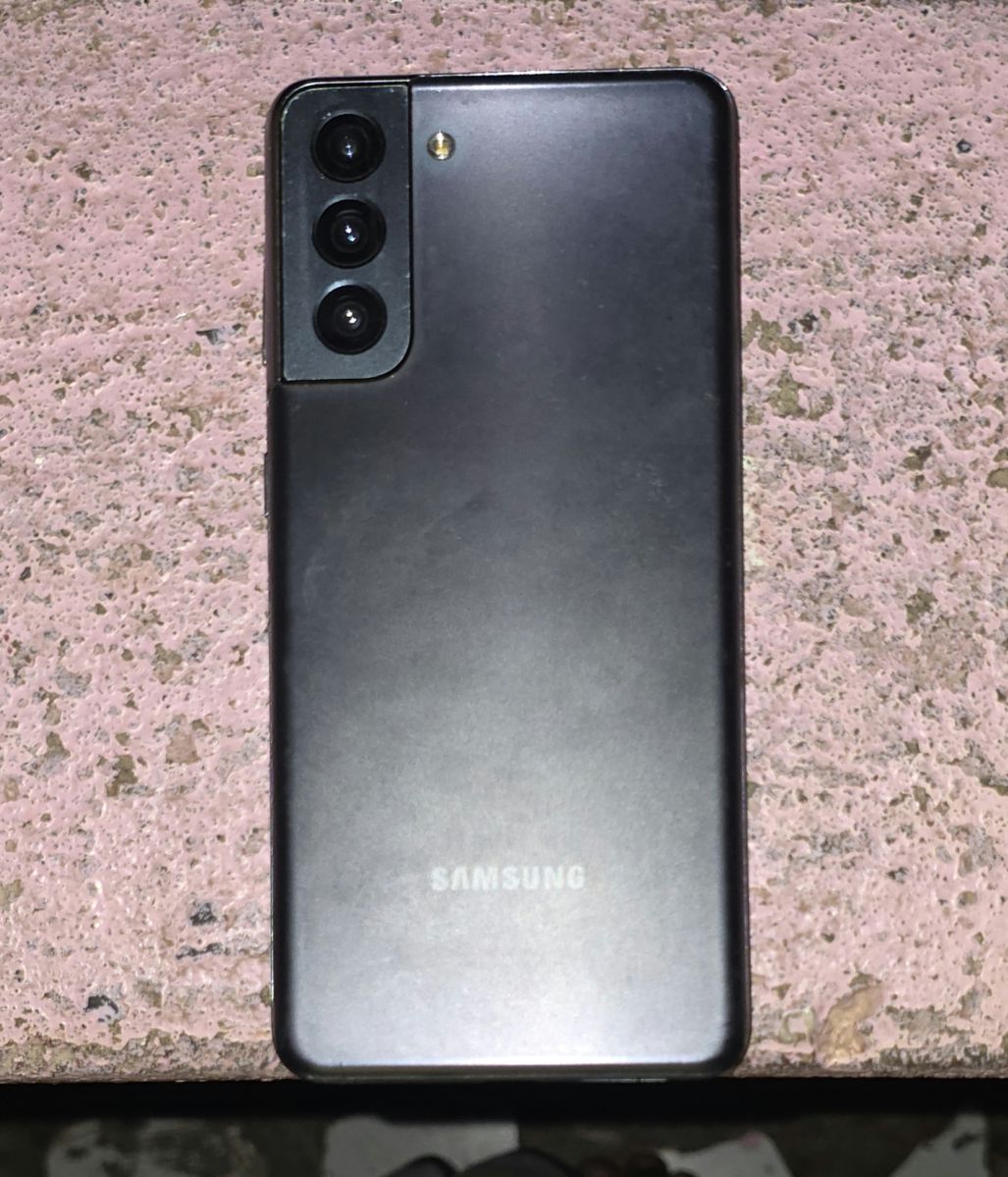Samsung S21 Ultra 5G, excellent état + Redmi Note 11 Pro offert