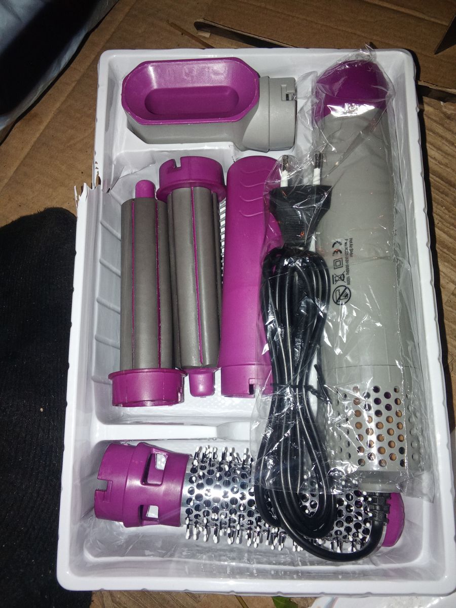 Sèche cheveux avec accessoires - Livraison gratuite