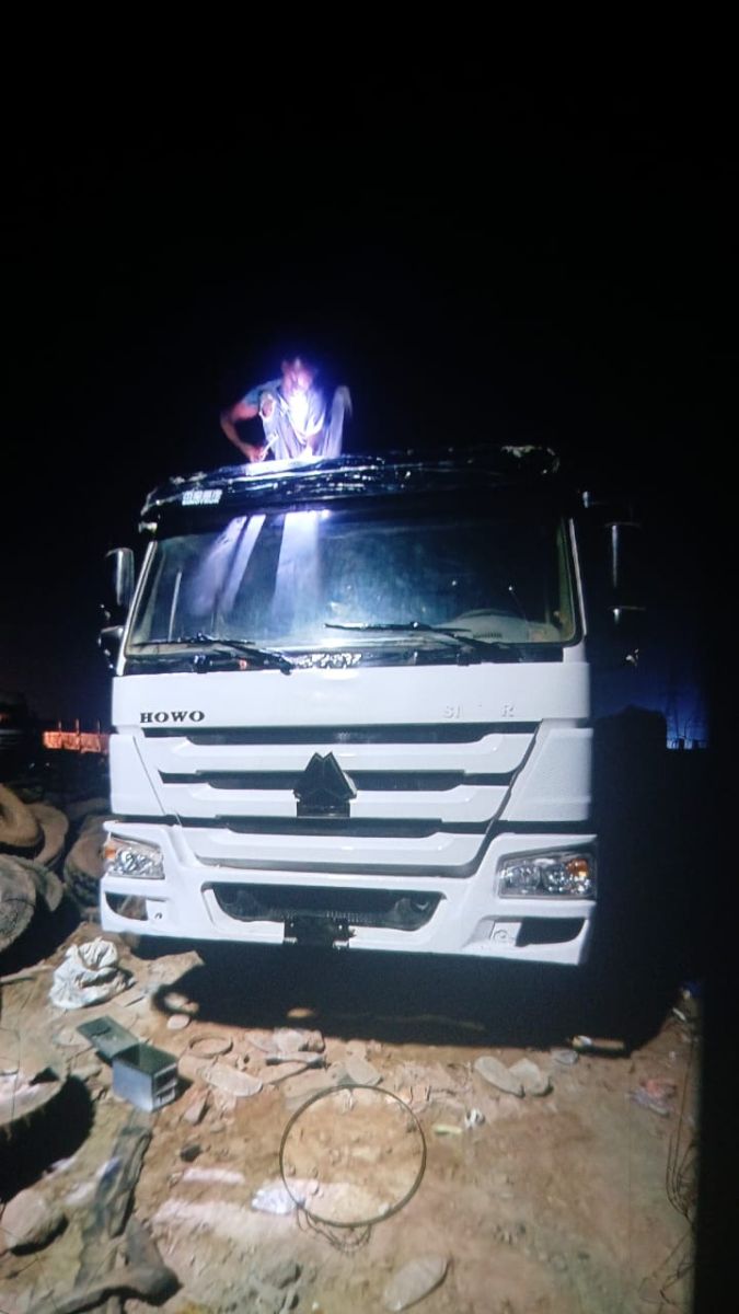 Camion tracteur Sinotruk 371, excellent état